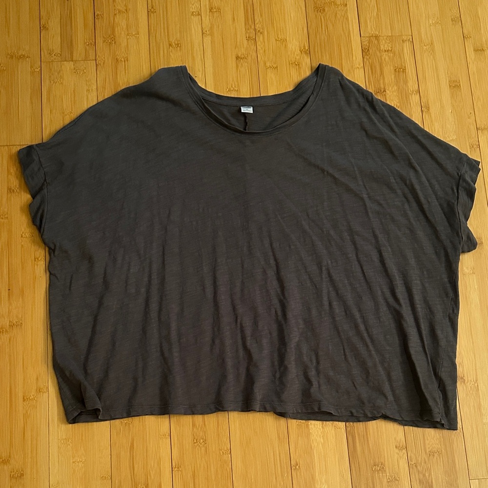 Old Navy Oversized Short Sleeve Tee in Charcoal